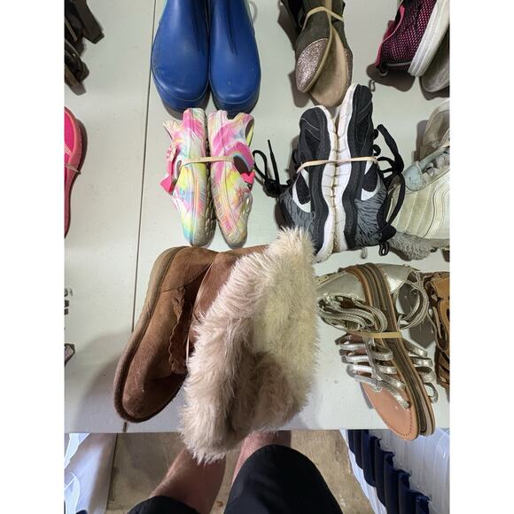 Lot of 7 Pairs of Shoes-Sized 9/10-Mixed Brands-Tennis, Boots,Sandals, Slides - Picture 4 of 16